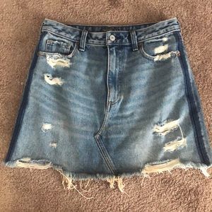 Denim ripped skirt with dark blue